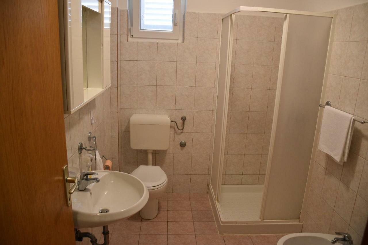 Mauro Apartment Razanac Bagian luar foto